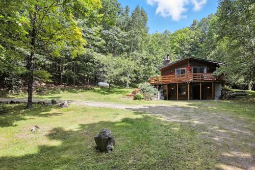 The Treehouse Lakes & Trails Cabin cabin - image 3