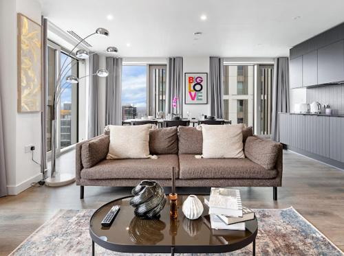 Central London Luxurious 2bed WITH POOL AND ROOFTOP by AYMONS HAVEN, Londyn (zdjęcie 4)
