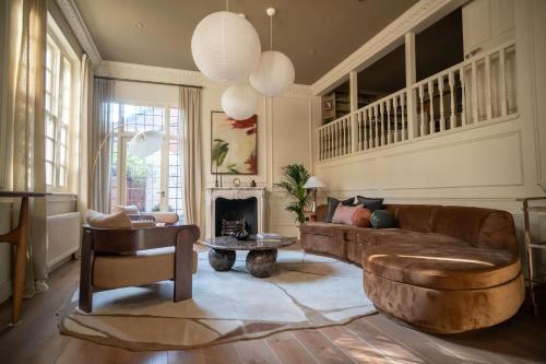 Melbury Cottage Historic Arts & Crafts Home in Holland Park, Londyn