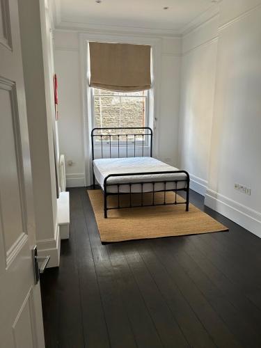 Beautiful 3-bed period flat in the heart of London, London (photo 9)