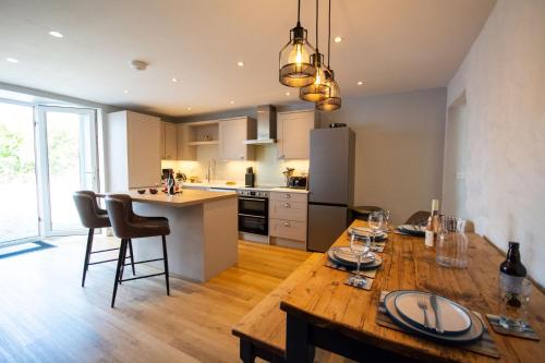 Viesnīcas āriene, Stylish Cottage I Hot Tub I Garden I Near Beach in Bryngwran
