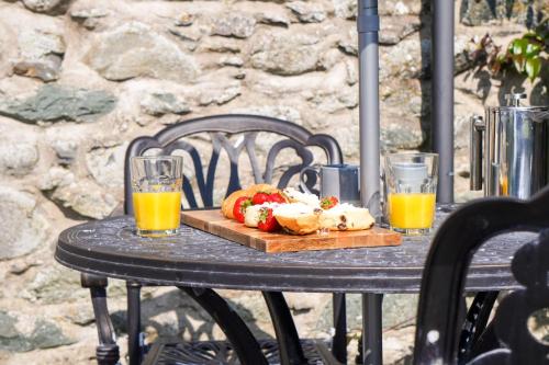Viesnīcas āriene, Stylish Cottage I Hot Tub I Garden I Near Beach in Bryngwran