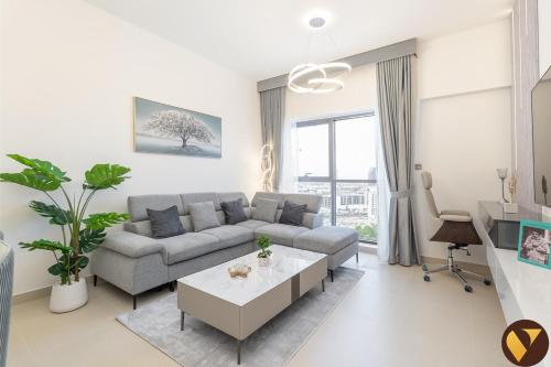 Vogue Jumeirah Village Circle - Stylish One Bedroom Apartment in Jeewar Tower with Balcony, Pool and Gym, Dubái (foto 8)