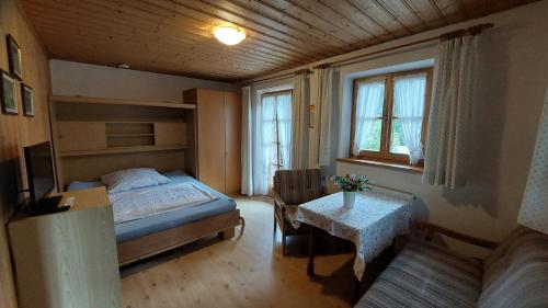 1 queen bed