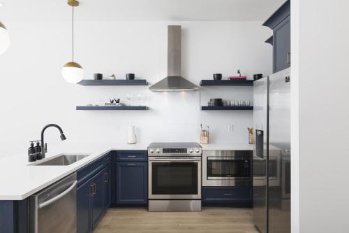 Hip New Condo near Broadway and Trendy East Nash with 5 Beds in Nashville, USA
