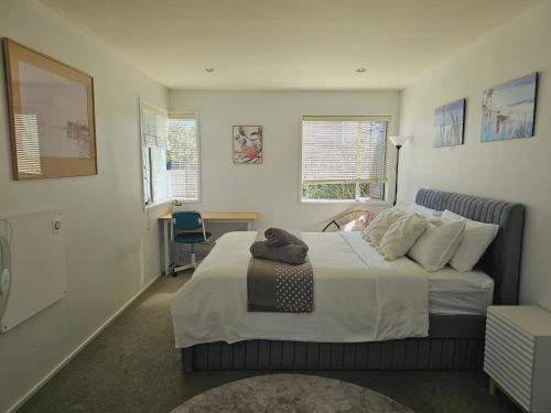 Lilypad of Three Kings - Urban 4BR Retreat - Modern Spacious Central Family-friendly – khách sạn tại Onehunga