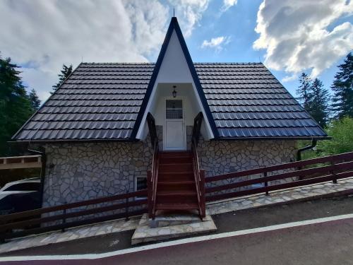 Tvoja kućica za beg 2 (Tvoja kucica za beg 2) in Plešin
