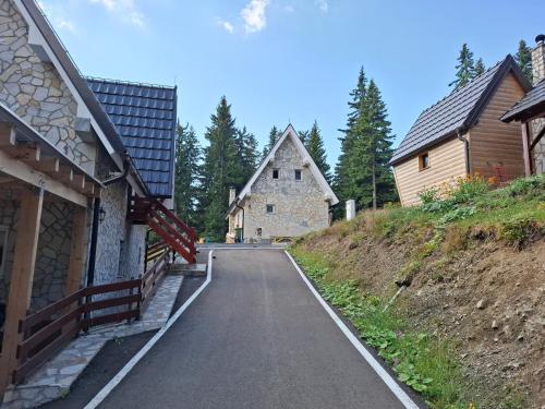 Tvoja kućica za beg 2 (Tvoja kucica za beg 2) in Plešin