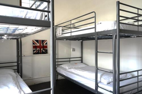 The Walrus Bar and Hostel – London
