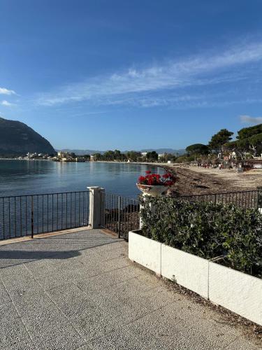 Villa Oasi Bonita a Mondello in مونديللو