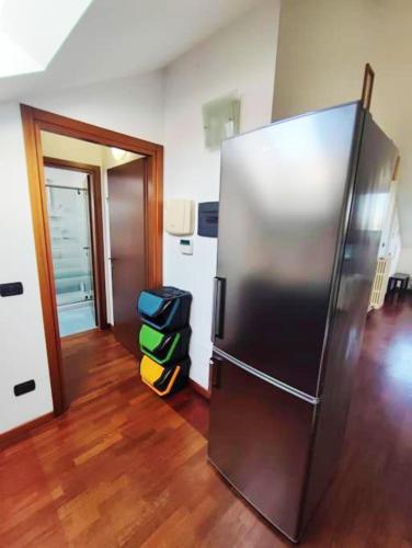 廚房, Un posto tranquillo a Milano in 邦德歐比尼
