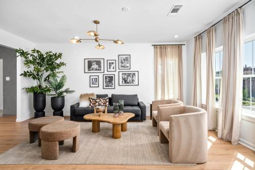 Luxe Spa Lounge, Gated 4 Parking, 2 linked Homes, Sleeps 20