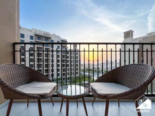 Bright 1BR Stay l Jumeirah Living , Balcony & Pool, Dubaj (zdjęcie 2)