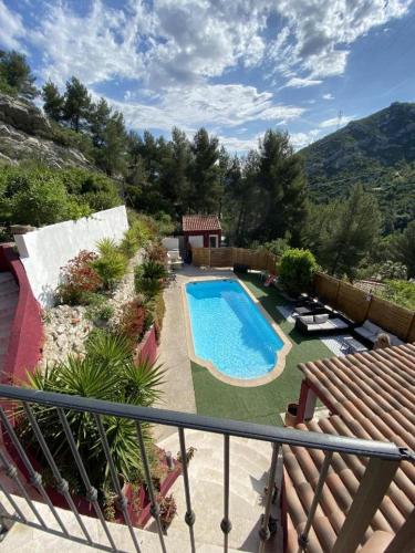 Quiet house with pool in Saint-Marcel