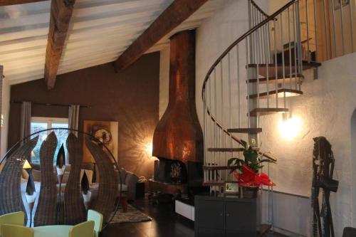 Quiet house with pool in Saint-Marcel