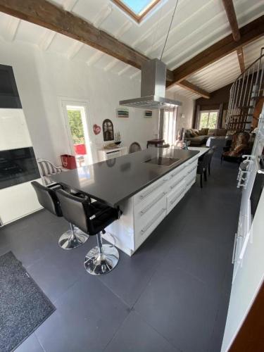 Quiet house with pool in Saint-Marcel