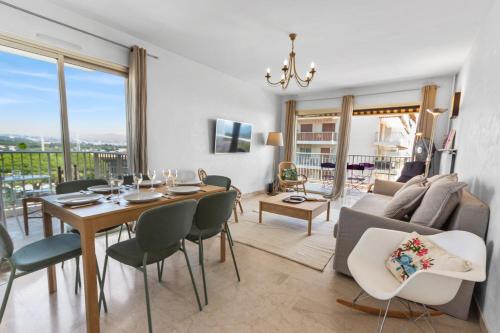 Le Thalassa - Spacious - Sea View - AC - Parking - Pool in Les Breguieres