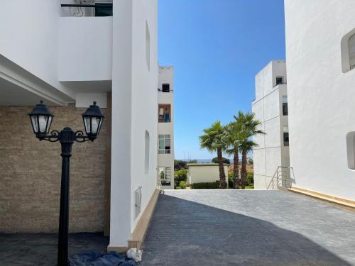 Casa etoile, Appartement 2 chambers et grand salon, avec piscines, vue sur mer et acces a la plage a in Achakkar