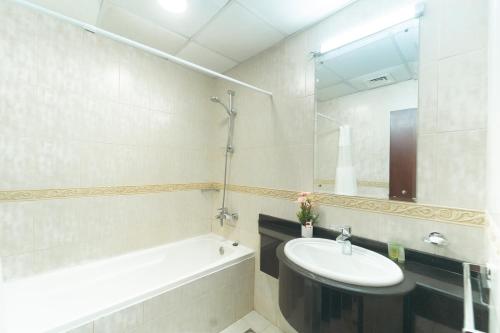 Spacious 1 BR I Marina I Elite Residences, Dubaï (photo 6)