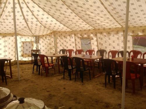 餐廳, 喜馬拉雅徒步營地 (Himalayan Routes Camp) in 沙爾丘