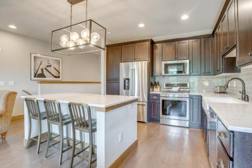 2 Mi to Fraser River Trail Townhome with Hot Tub! in Winter Park (CO)