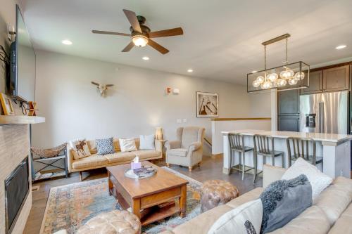 2 Mi to Fraser River Trail Townhome with Hot Tub! in Winter Park (CO)