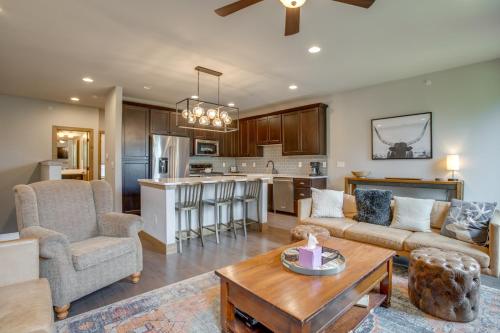 2 Mi to Fraser River Trail Townhome with Hot Tub! in Winter Park (CO)