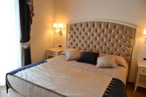 1 queen bed, 1 sofa bed