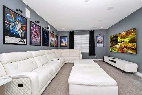 Gleaming Home with Theater Room near Disney - 209S - main image