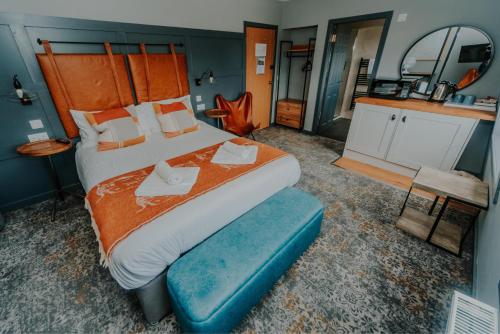 The Hebridean - Rooms & Apartments - Tap to explore photos