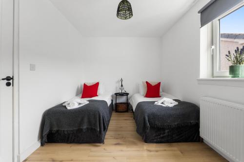 Holyrood Central Apartment - main image