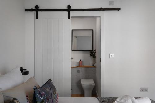 Holyrood Central Apartment - image 2