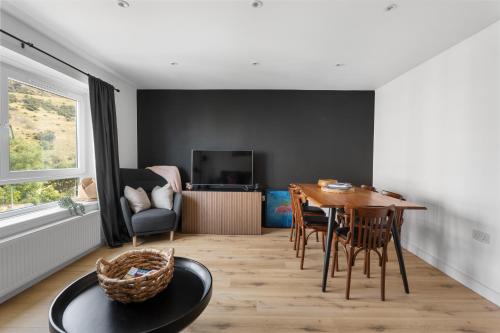 Holyrood Central Apartment - image 12