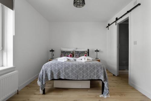 Holyrood Central Apartment - image 11