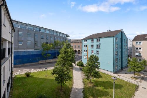 Holyrood Central Apartment - image 6