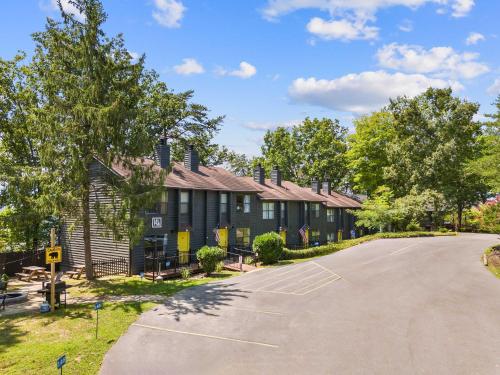 Cozy Retreat awaits w Pool Grill Near Dollywood