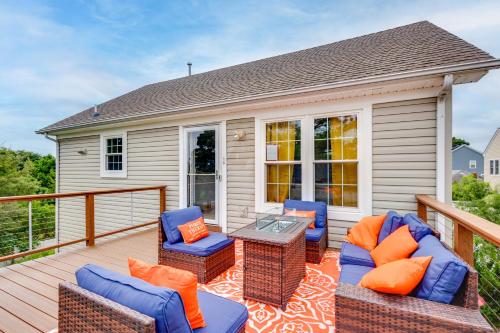 Walk to East Beach Apt with Outdoor Space