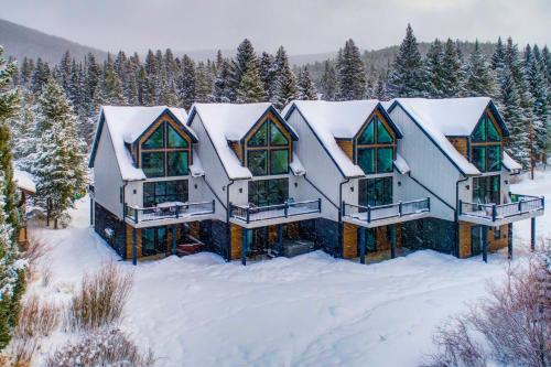 Ski-InandSki-Out Gemini Lift Access! Home with Hot Tub in Winter Park