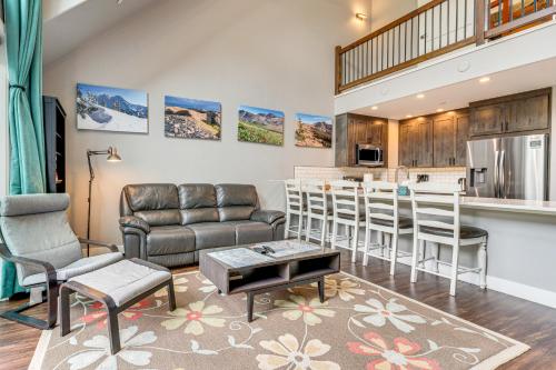 Ski-InandSki-Out Gemini Lift Access! Home with Hot Tub in Winter Park