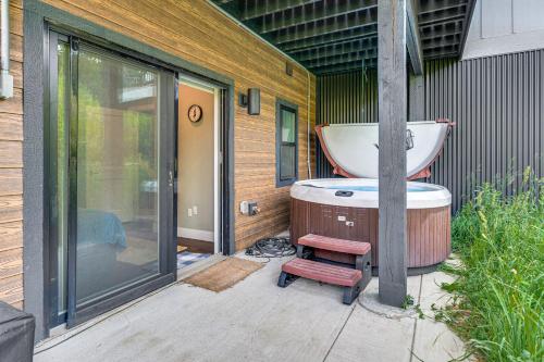 Ski-InandSki-Out Gemini Lift Access! Home with Hot Tub in Winter Park