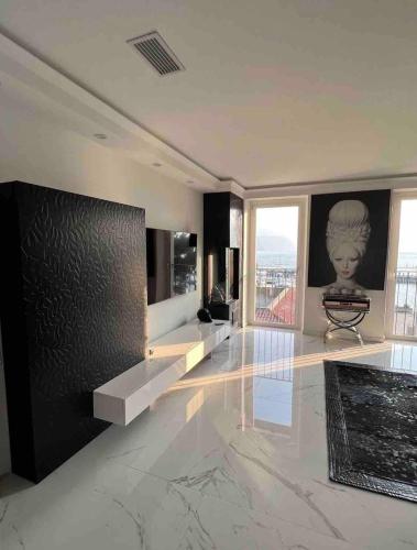 Luxury modern apartment on the lake in อิสเซโอ