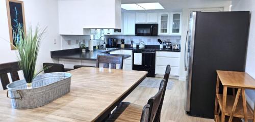 Paddleboards, Air Hockey, Grill, Fire Pit, WD, Brkfst, Sleeps 10, upper, Page