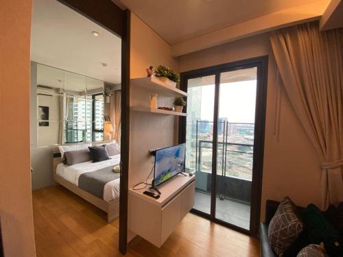 River View Modern 1BR - Weekly Cleaning - Phrom Phong, Bangkok