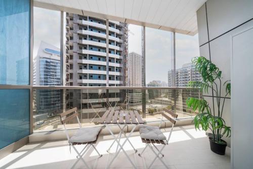 Balcony/terrace, Modern Studio in the Heart of Sports City in Dubai Sports City