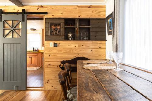 Cozy Cabin Style Apt Private 1st Flr 1 Bdrm in 托靈頓