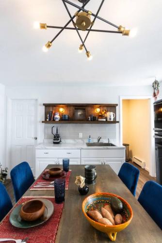 Private Classy 2nd Flr 3 Bed Apt Near Downtown in 托靈頓