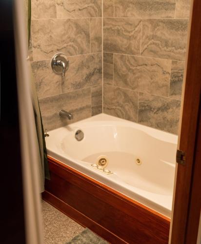 Blue Mountain Bed and Breakfast - image 5