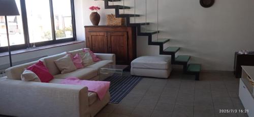 Beautiful house of glass at sea in ปอร์โตฟีโน่