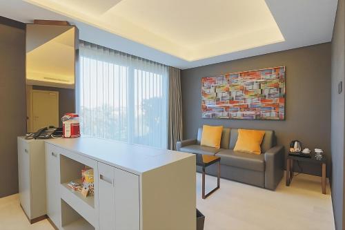 1 king bed, 1 sofa bed