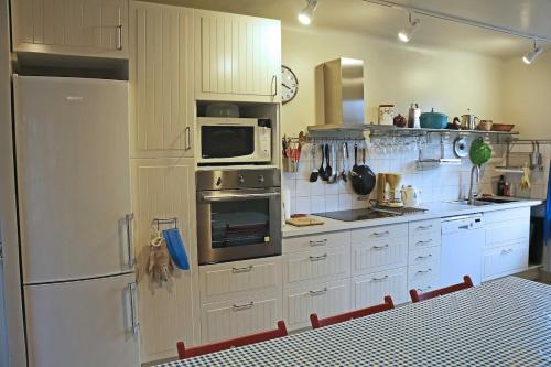 Gîte les Barillots en pleine nature 14 personnes (Gite les Barillots en pleine nature 14 personnes) in Saint-Julien-Du-Sault